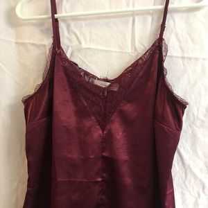 Satin burgundy tank top with lace